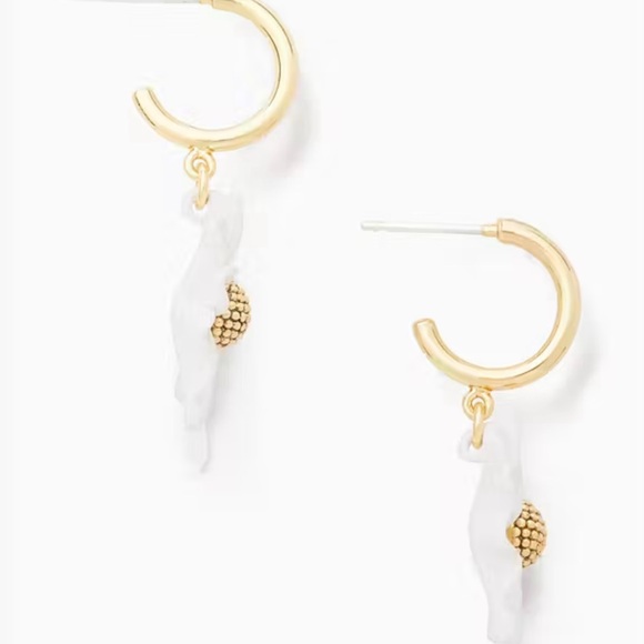 NWOT-Kate Spade Off We Go Daisy Huggies / White and Gold Flower Earrings - Picture 2 of 9